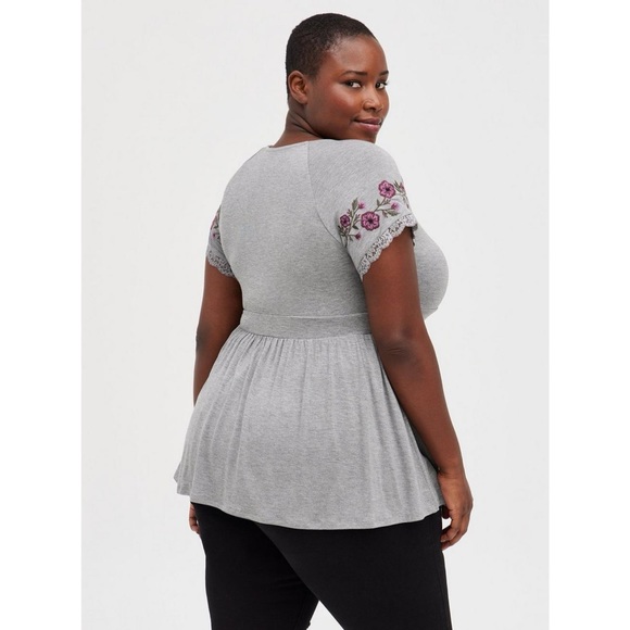 TORRID Gray Super Soft V-Neck Embroidered Sleeve Babydoll Tee 2X - Picture 3 of 12